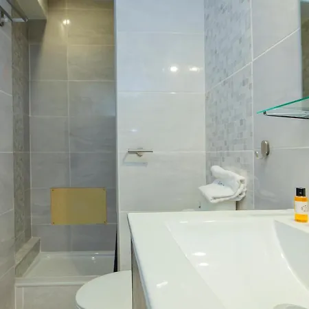 B21 - Oliveira Cozy Flat Lagos