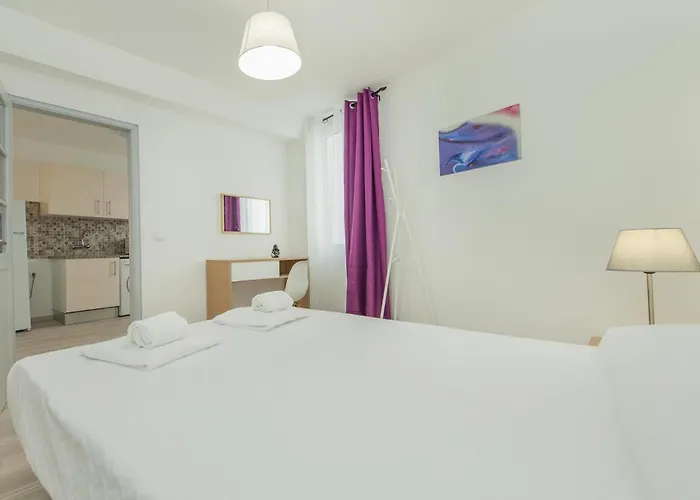 B21 - Oliveira Cozy Flat 라고스