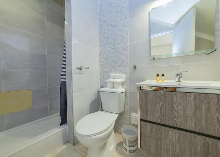 B21 - Oliveira Cozy Flat 라고스