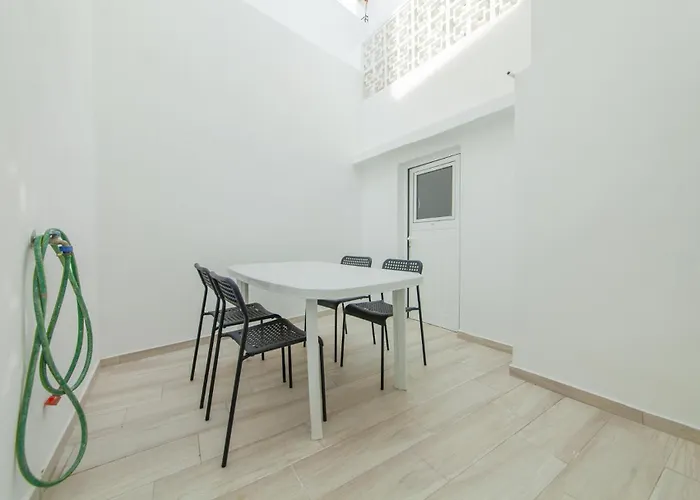 B21 - Oliveira Cozy Flat