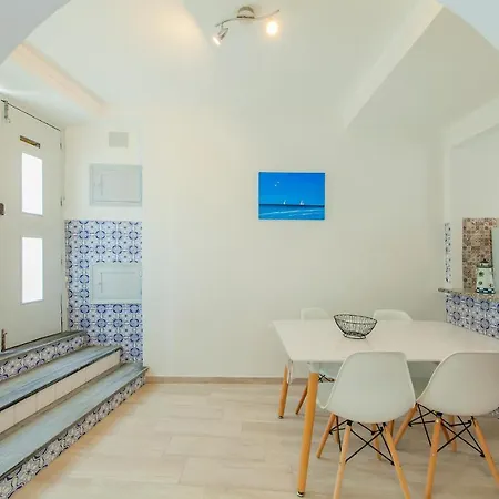 B21 - Oliveira Cozy Flat Lagos