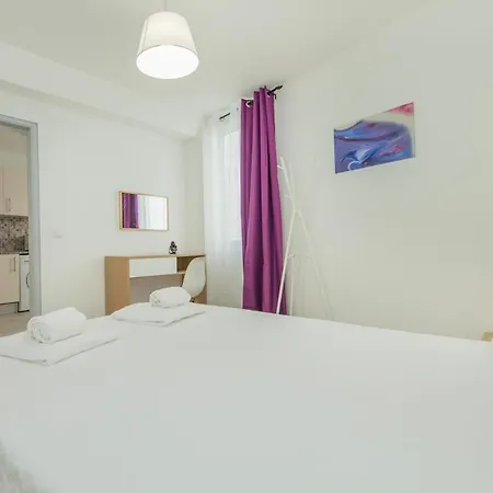 B21 - Oliveira Cozy Flat Lagos