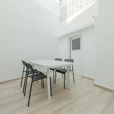 B21 - Oliveira Cozy Flat